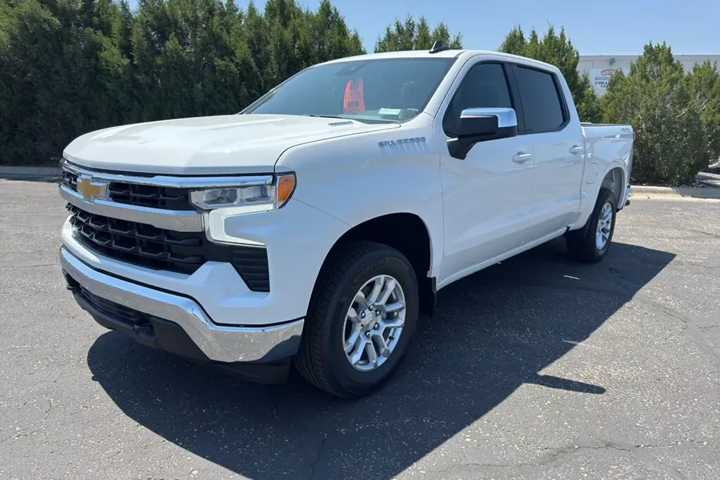 2025 Chevrolet Silverado 1500 LT photo 1