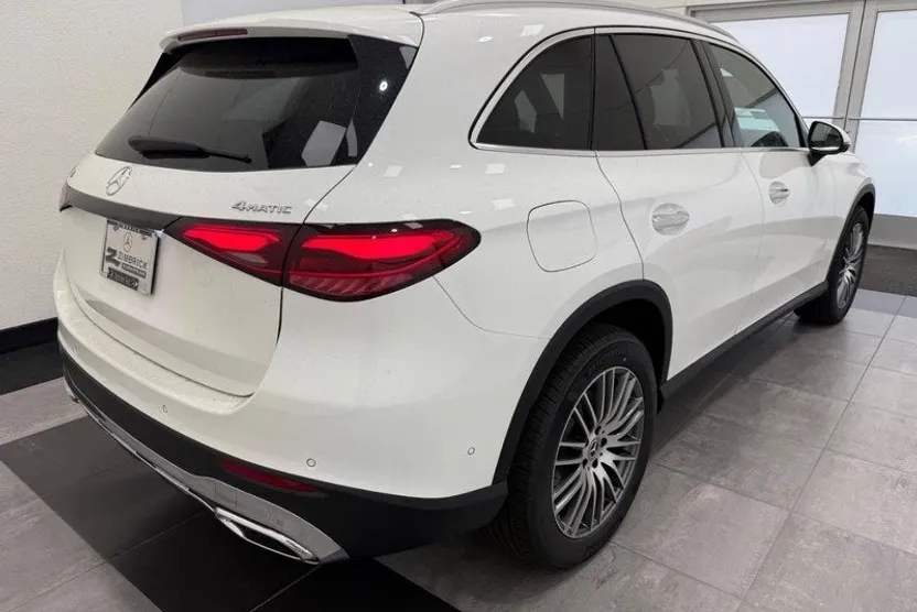 2025 Mercedes Benz GLC 300 4MATIC photo 1