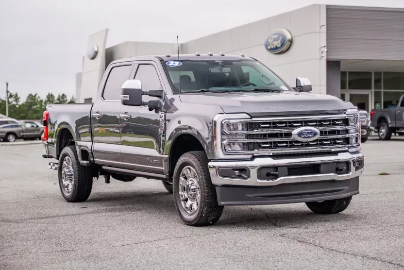 2025 Ford F-350 Lariat photo 1