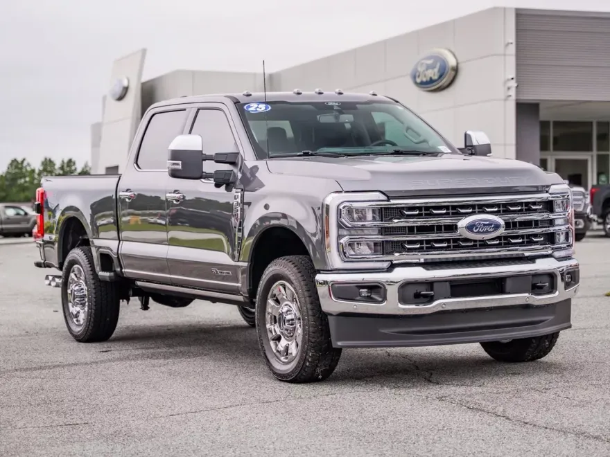 2025 Ford F-350 Lariat photo 1