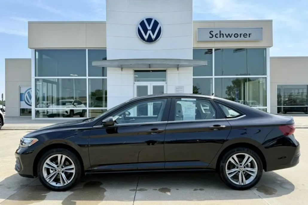2023 Volkswagen Jetta SE photo 1