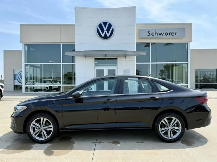2023 Volkswagen Jetta SE photo 1
