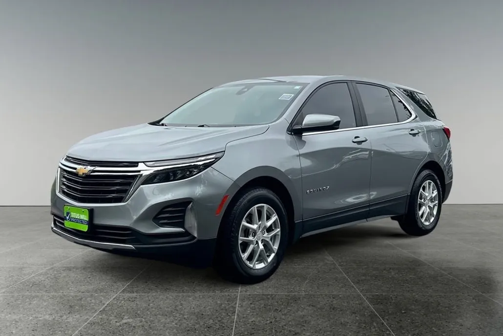 2023 Chevrolet Equinox LT photo 1