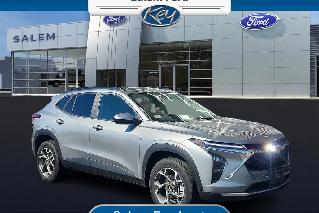 2025 Chevrolet Trax LT photo 1