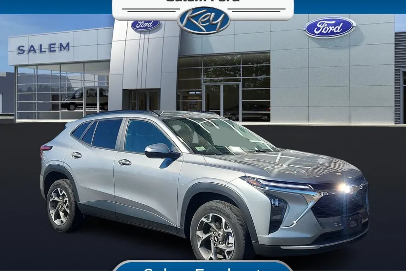 2025 Chevrolet Trax LT photo 1