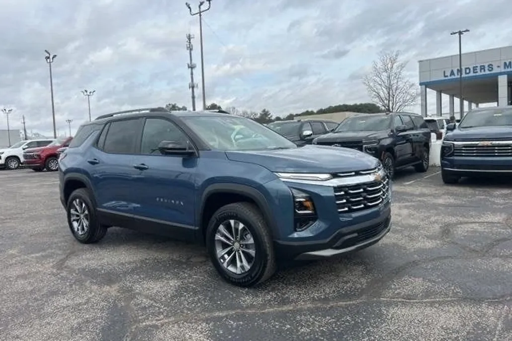 2025 Chevrolet Equinox LT photo 1