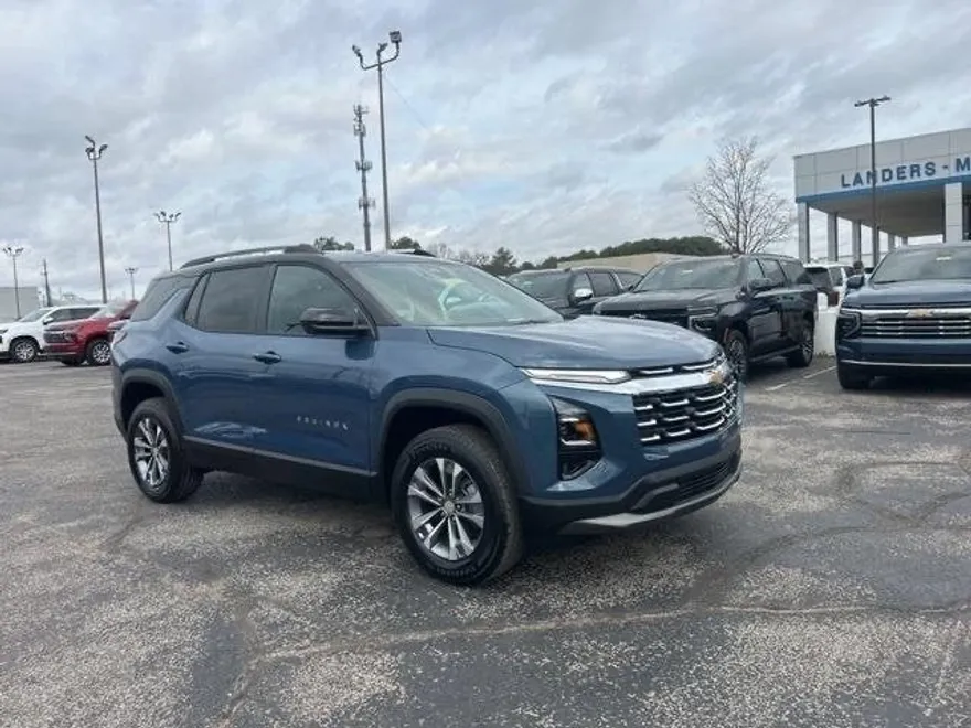 2025 Chevrolet Equinox LT photo 1