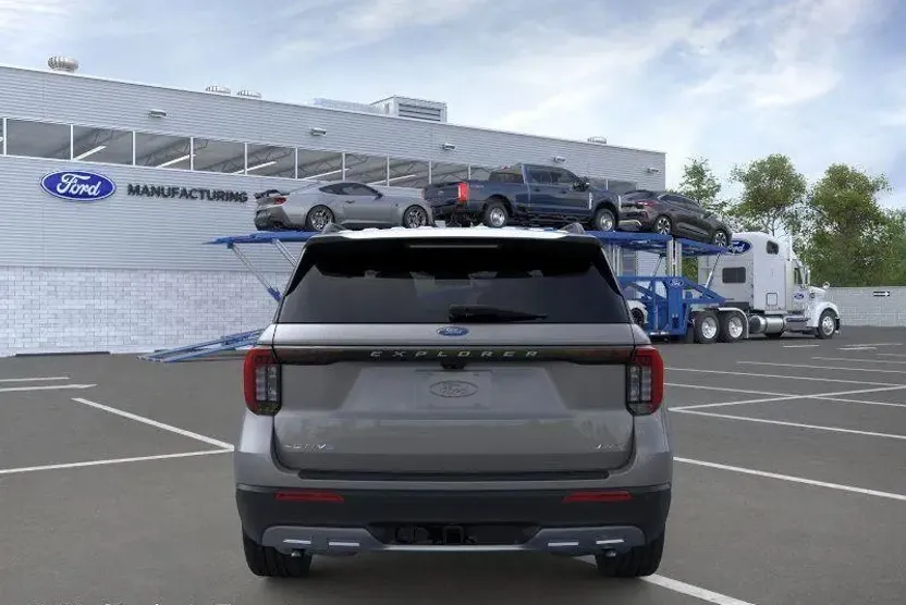 2025 Ford Explorer photo 1