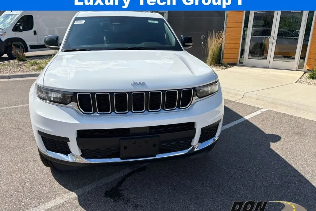2025 Jeep Grand Cherokee Laredo X photo 1