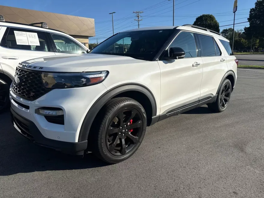 2023 Ford Explorer ST photo 1
