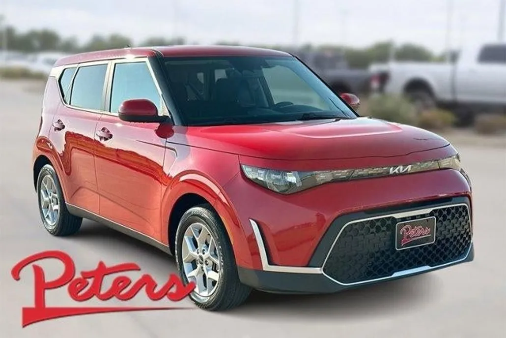 2024 Kia Soul LX photo 1