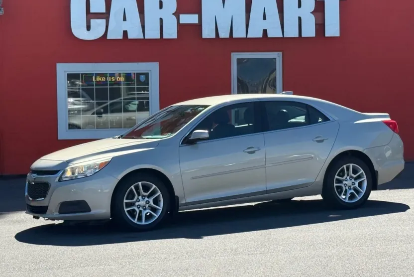2015 Chevrolet Malibu 1LT photo 1