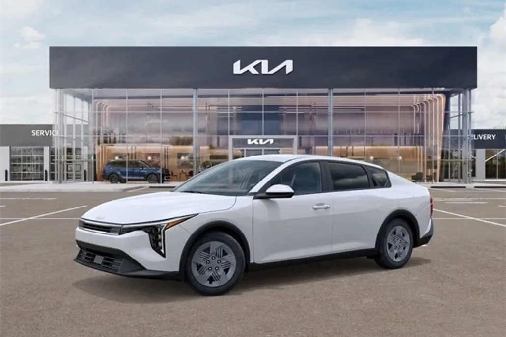 2025 Kia K4 LX photo 1