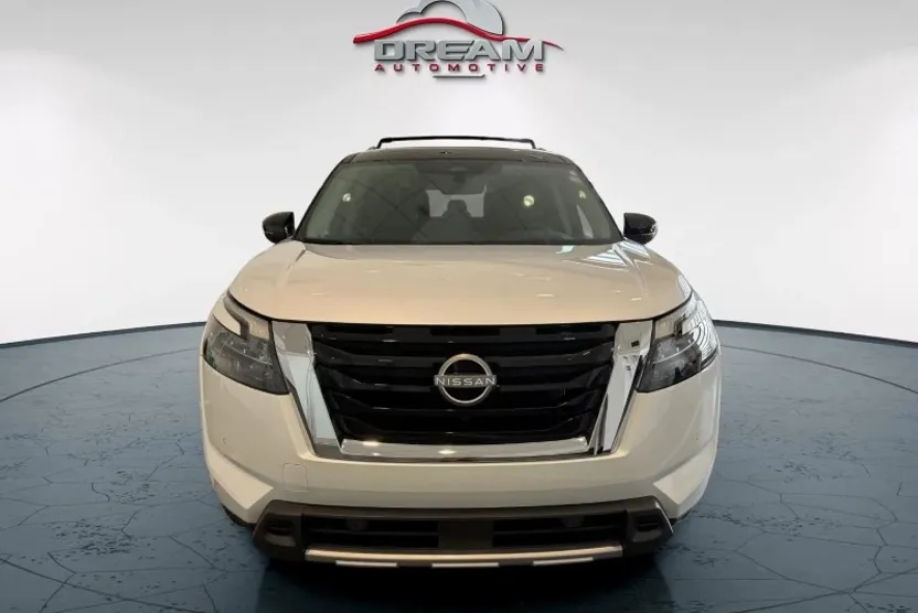 2025 Nissan Pathfinder Platinum photo 1