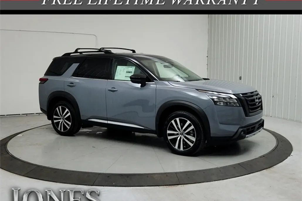 2025 Nissan Pathfinder Platinum photo 1