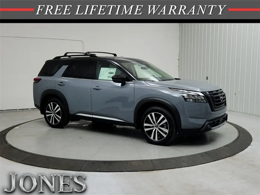 2025 Nissan Pathfinder Platinum photo 1