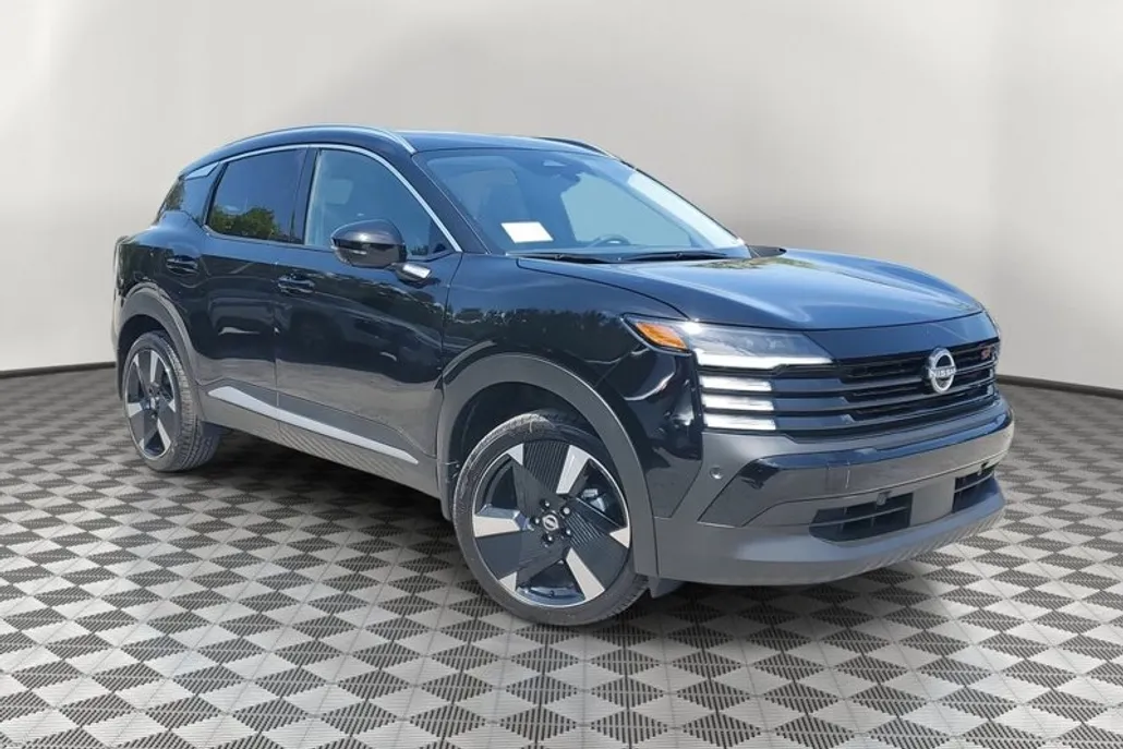 2025 Nissan Kicks SR photo 1