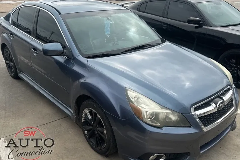 2013 Subaru Legacy 2.5i Limited photo 1