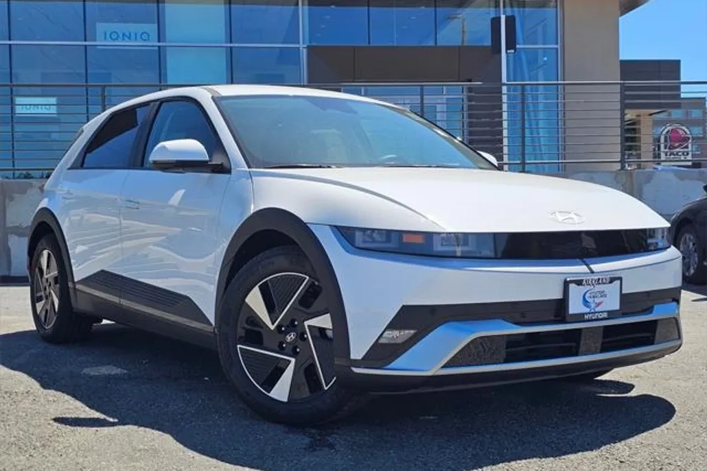 2025 Hyundai Ioniq 5 SE photo 1