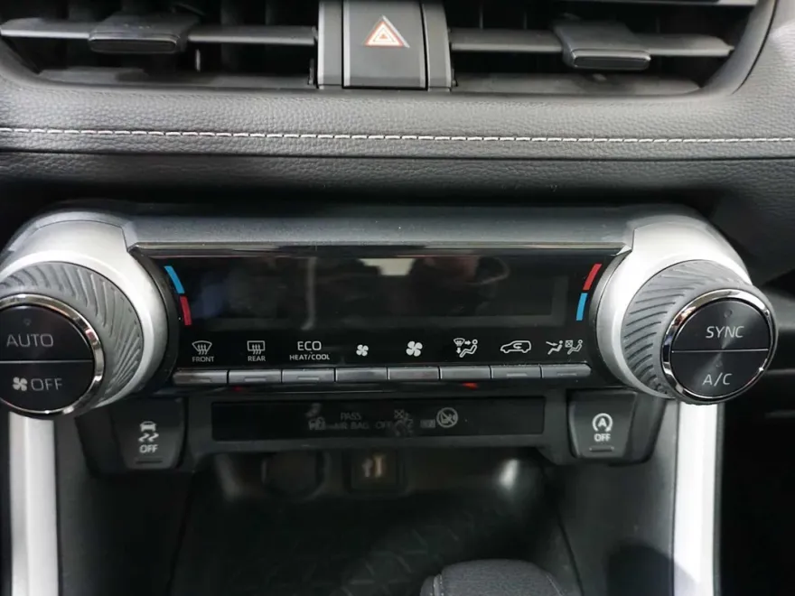 2023 Toyota RAV4 XLE photo 17