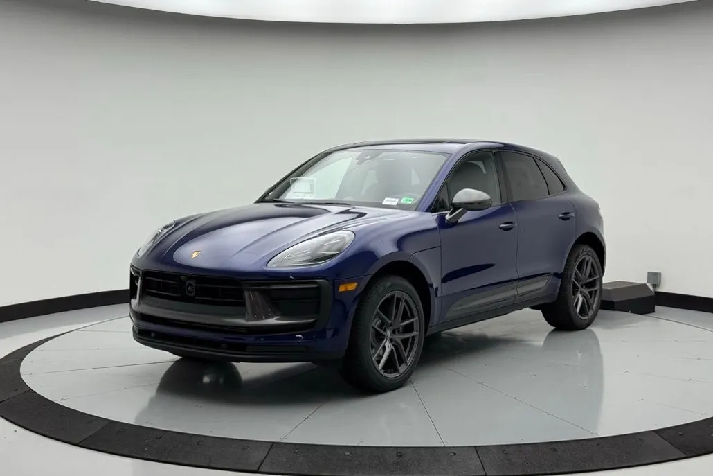 2025 Porsche Macan T photo 1