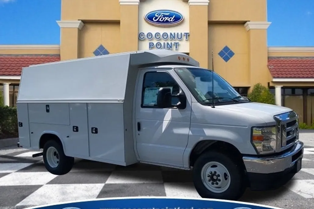 2025 Ford E-350 photo 1