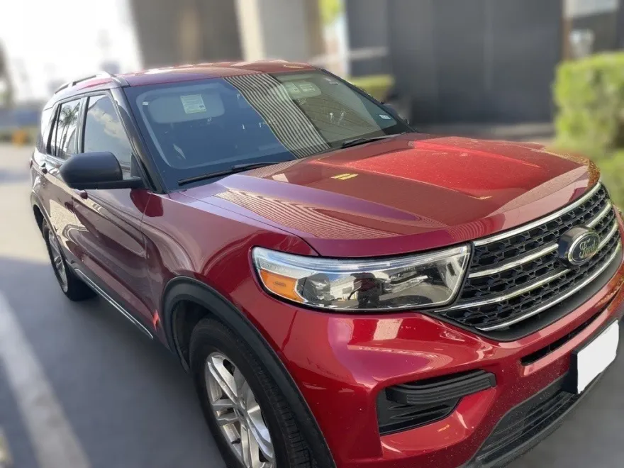 2022 Ford Explorer XLT photo 1