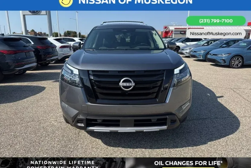2025 Nissan Pathfinder Platinum photo 1