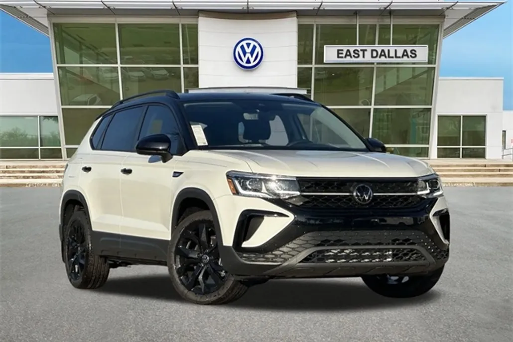 2024 Volkswagen Taos SE photo 1