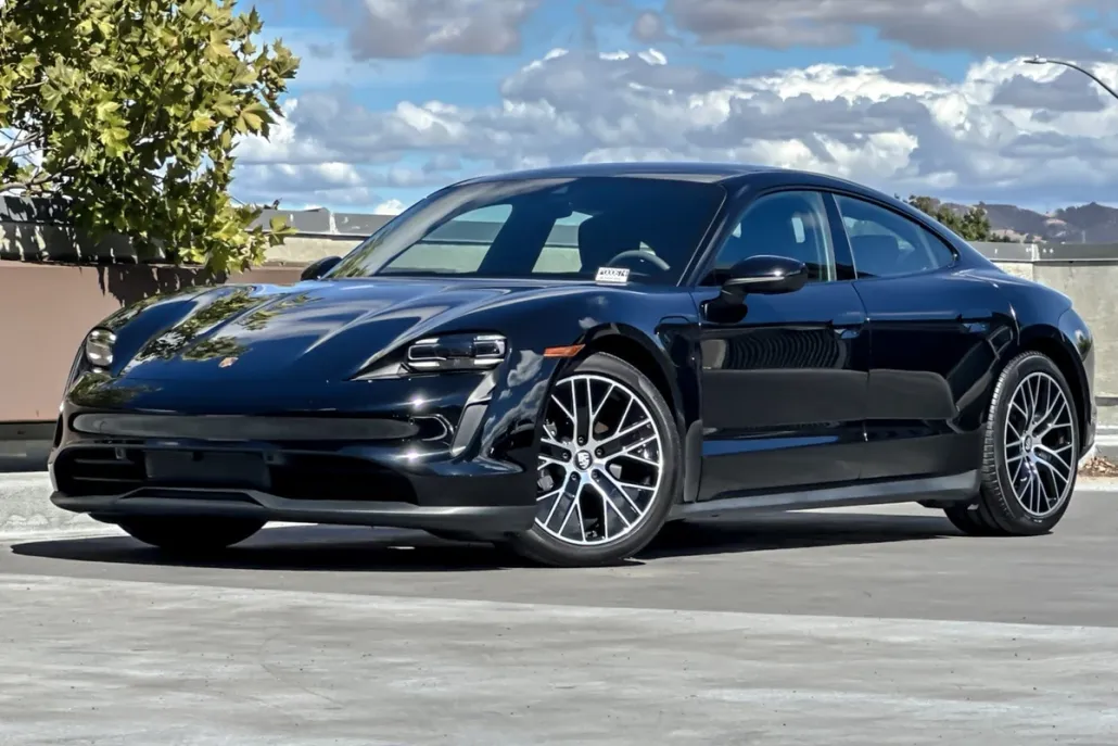 2023 Porsche Taycan photo 1