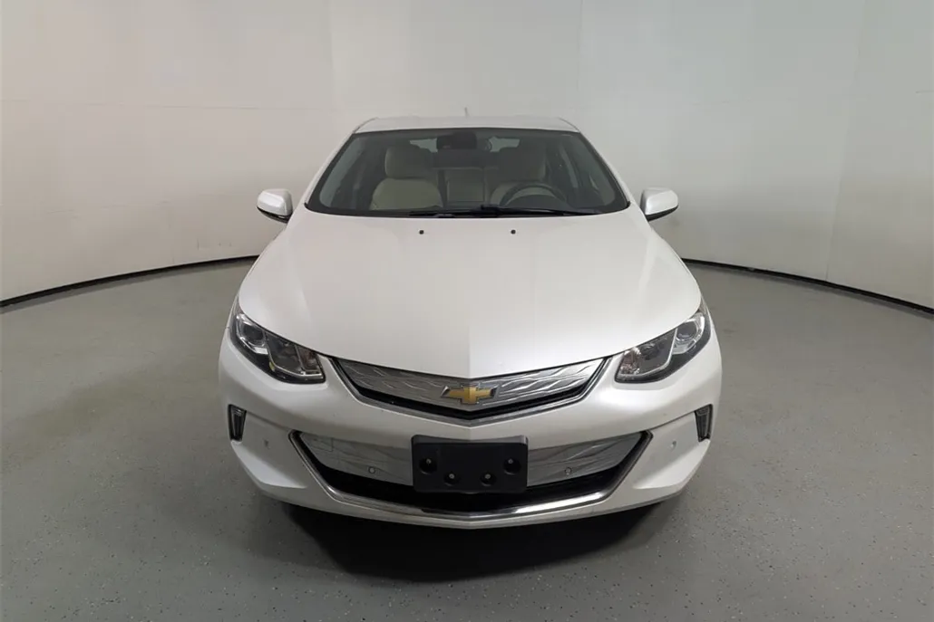 2018 Chevrolet Volt Premier photo 1