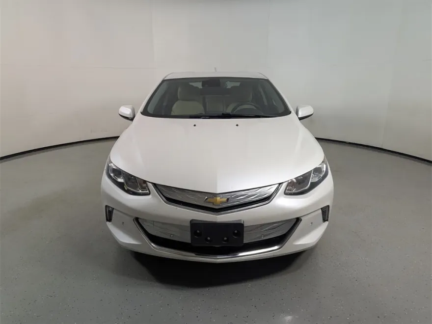 2018 Chevrolet Volt Premier photo 1
