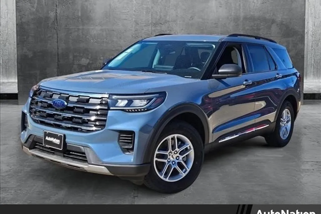 2025 Ford Explorer photo 1
