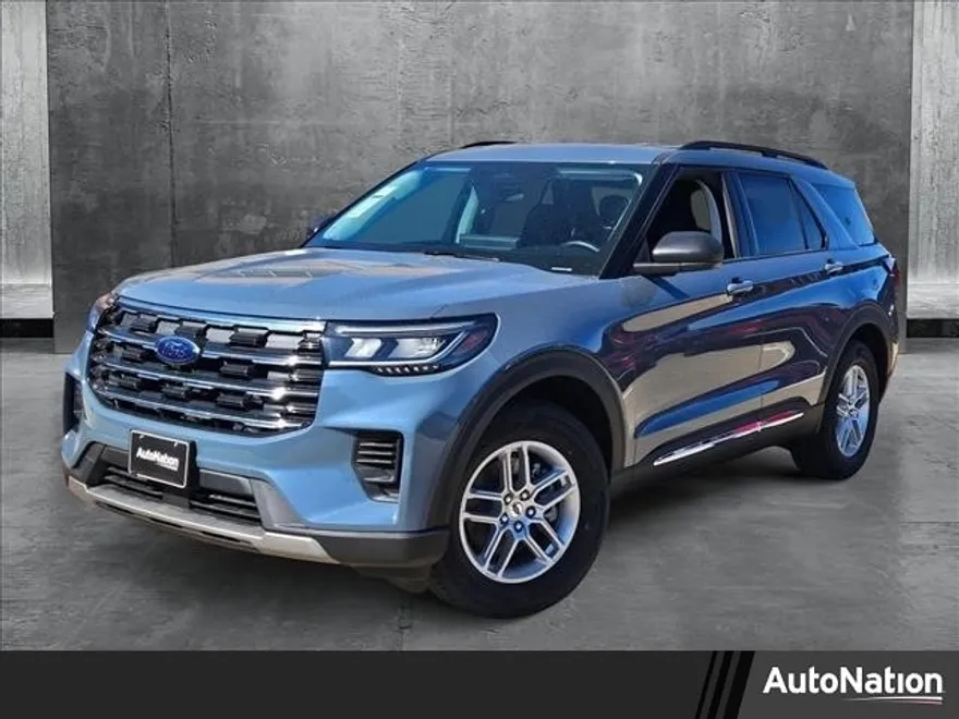 2025 Ford Explorer photo 1