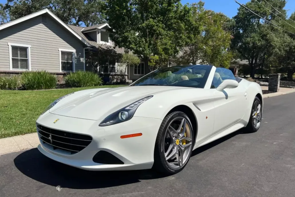2015 Ferrari California T photo 1