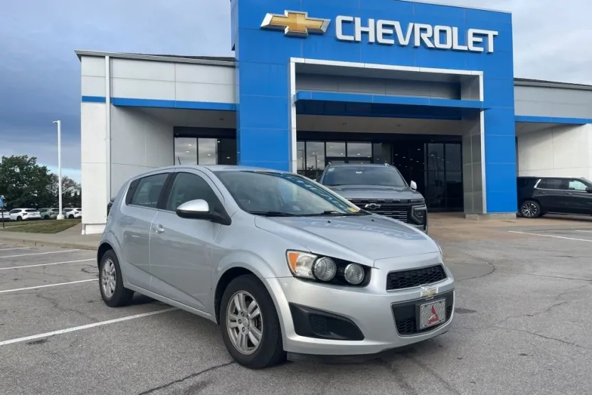 2015 Chevrolet Sonic LT photo 1