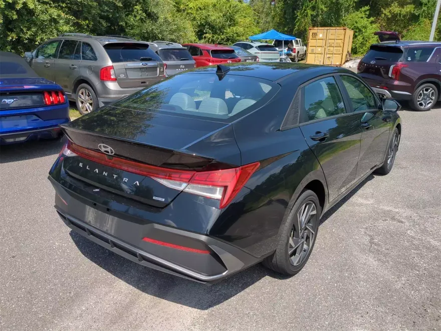 2025 Hyundai Elantra Hybrid SEL Sport photo 1