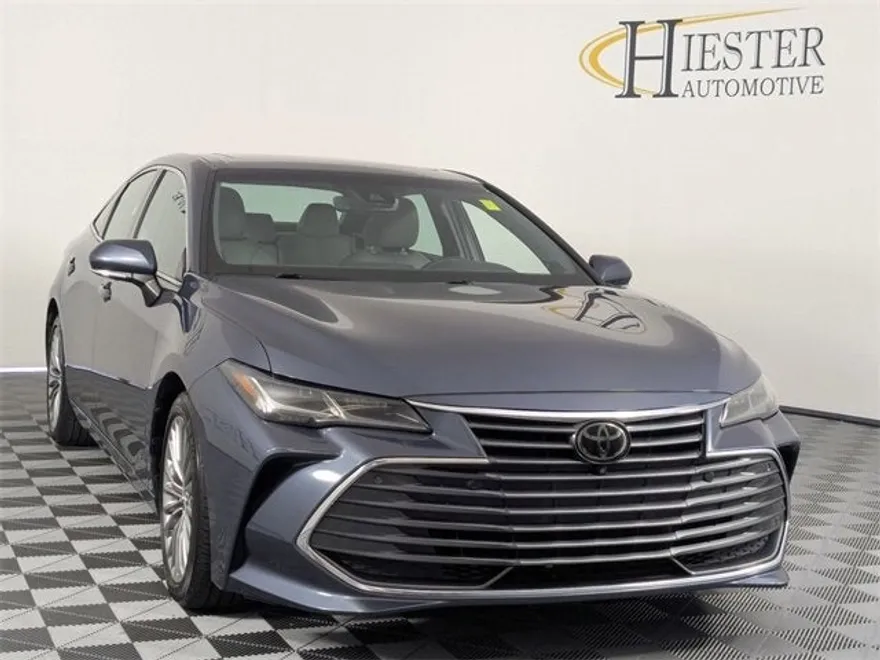2019 Toyota Avalon XLE photo 1