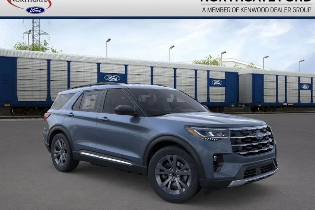 2025 Ford Explorer photo 1