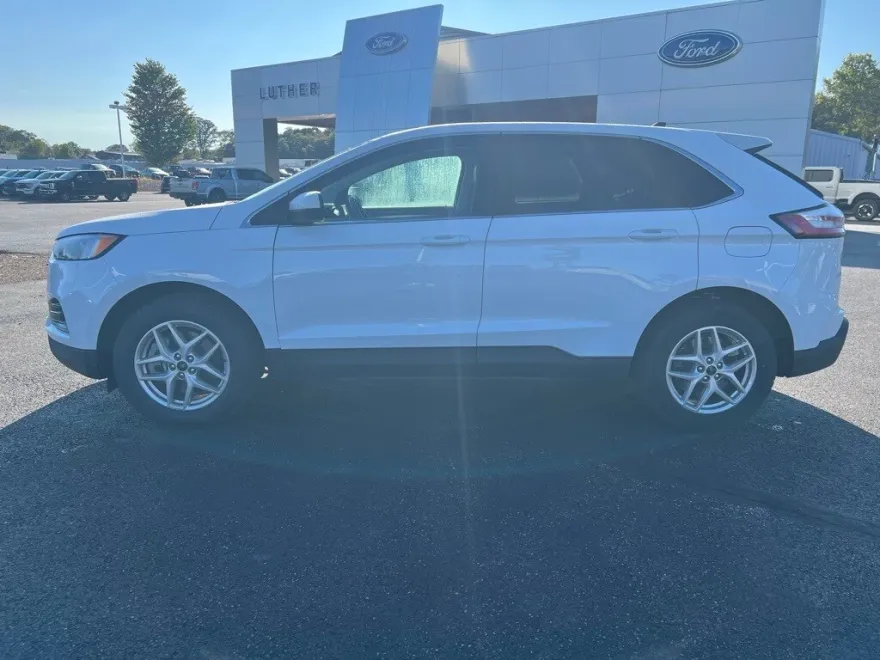 2024 Ford Edge SEL photo 1