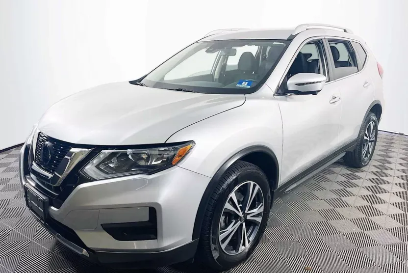 2020 Nissan Rogue SV photo 1