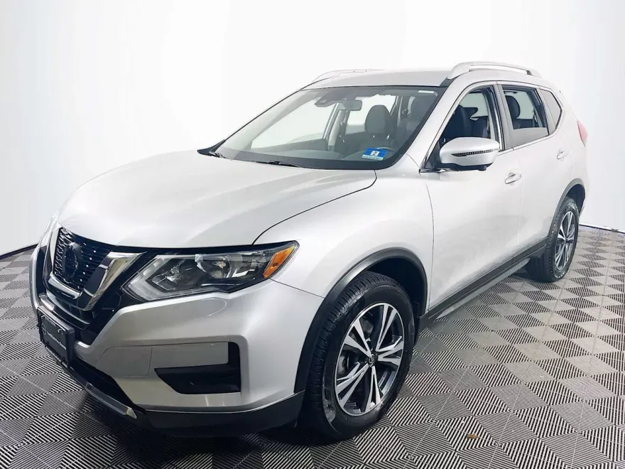 2020 Nissan Rogue SV photo 1