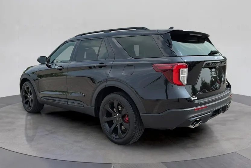 2023 Ford Explorer ST photo 1