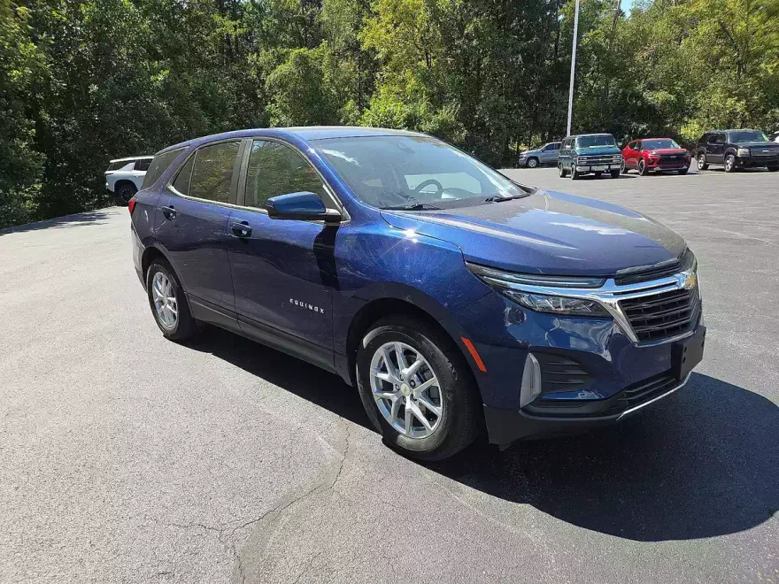 2023 Chevrolet Equinox LT photo 1