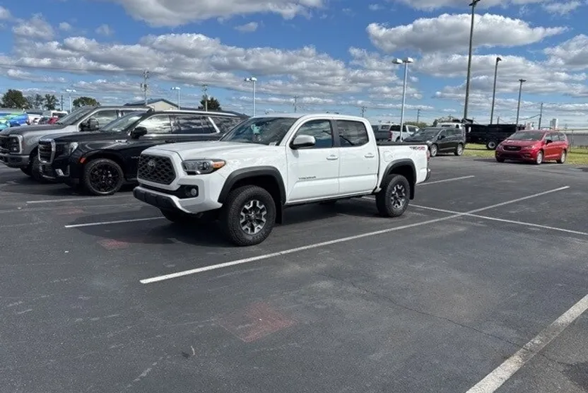 2022 Toyota Tacoma TRD Off-Road photo 1