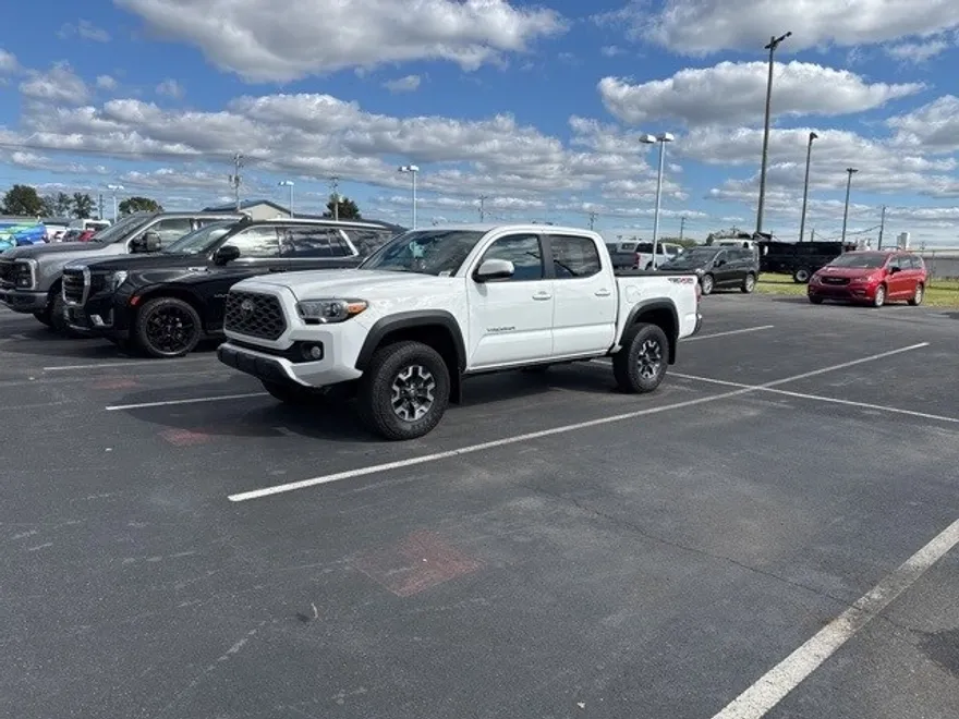 2022 Toyota Tacoma TRD Off-Road photo 1