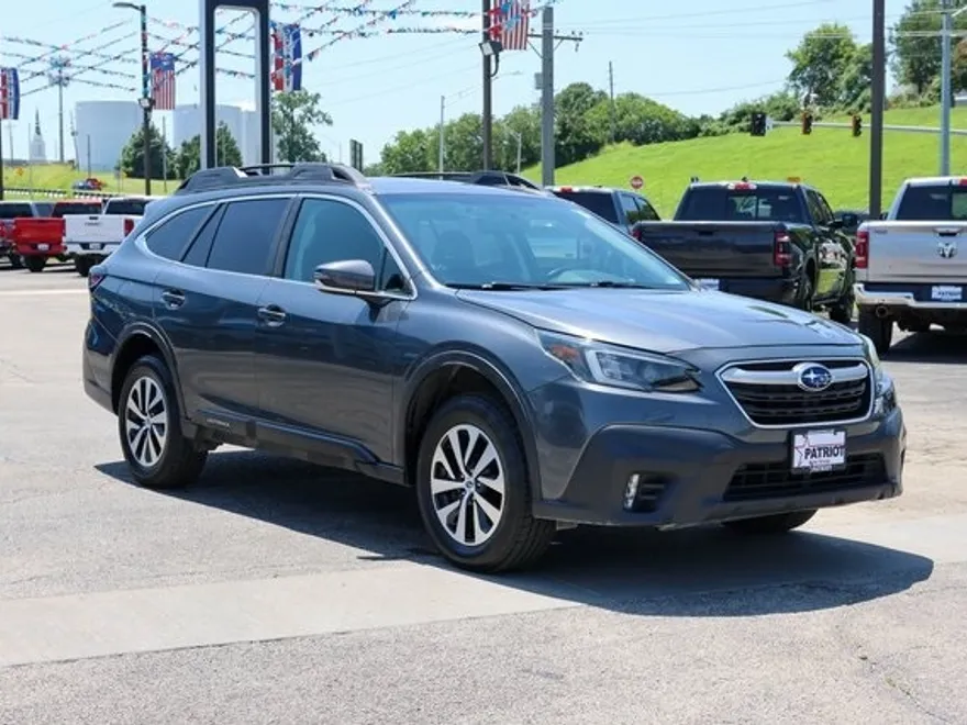2020 Subaru Outback Premium photo 1
