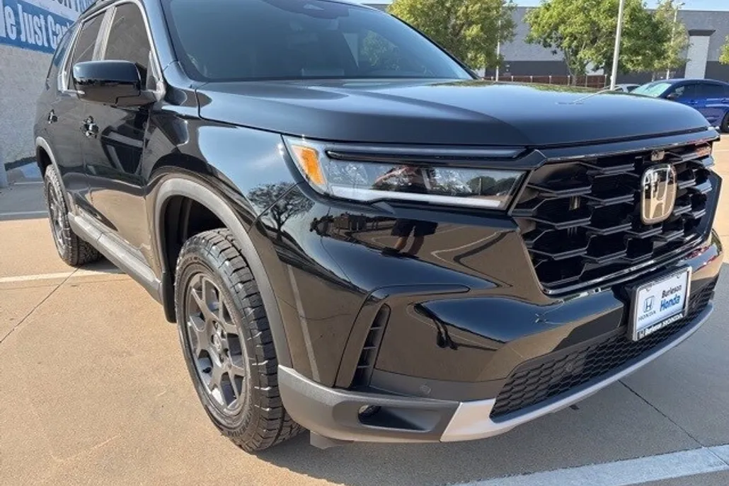 2025 Honda Pilot TrailSport photo 1