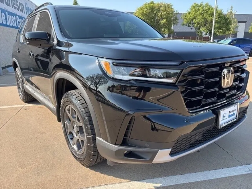 2025 Honda Pilot TrailSport photo 1
