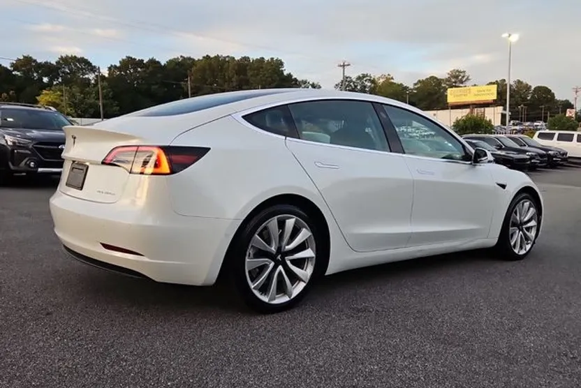 2019 Tesla Model 3 Long Range photo 1